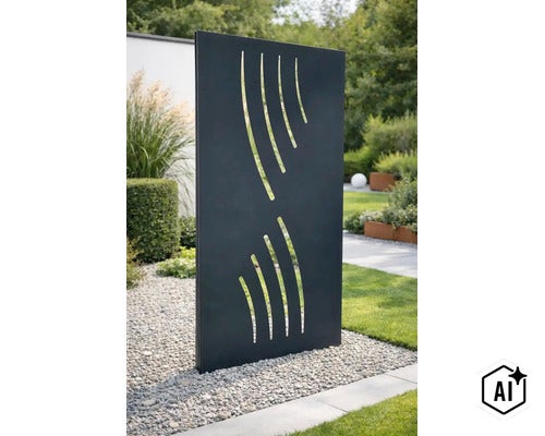 Rechteckiger Sichtschutz aus Metall mit dekorativem Wellenausschnitt für den Gartenbereich. (Image AI modified or generated)