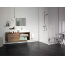 Salle de bain moderne avec meuble vasque, miroir, douche à l'italienne et chauffe-eau électrique mural.