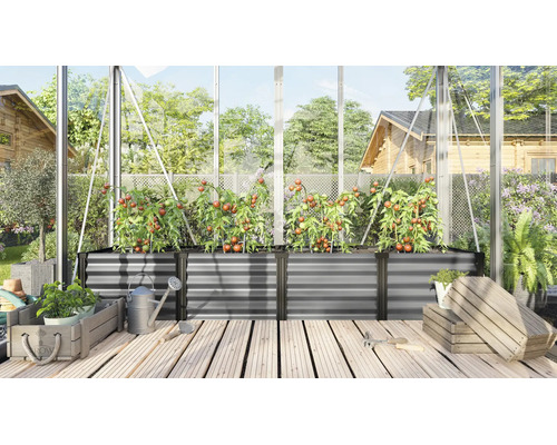 Großes Hochbeet aus Metall in einem Gewächshaus mit Tomatenpflanzen auf einer Holzterrasse