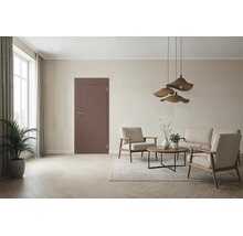 Moderne Innentür in einem hellen Wohnzimmer mit Sitzgruppe aus Sesseln und Sofa sowie Pendelleuchten aus Rattan auf einem Holzboden.