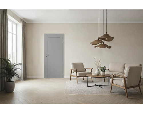 Graue Innentür in einem modern eingerichteten Wohnzimmer mit hellen Möbeln, Parkettboden und hängenden Lampen.