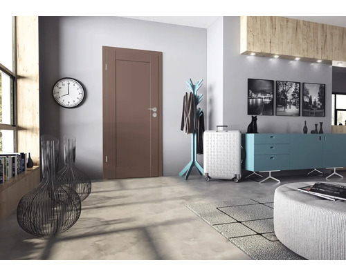 Moderne Innentür in einem geschmackvoll eingerichteten Flur mit hellen Wänden und einem Betonboden.