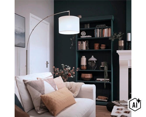 Lampadaire arc moderne avec abat-jour en tissu à côté d'un canapé dans un salon confortable avec étagère sombre et cheminée. (Image AI modified or generated)