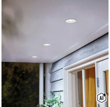 Runde Einbaustrahler in einer Terrassenüberdachung aus Holz für eine dezente Außenbeleuchtung. (Image AI modified or generated)