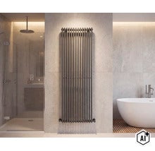 Radiateur tubulaire vertical moderne comme élément de design dans une salle de bain élégante avec douche à effet pluie et baignoire. (Image AI modified or generated)