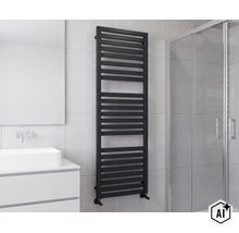 Moderner Badheizkörper als Handtuchheizkörper in einem hellen Badezimmer montiert. (Image AI modified or generated)
