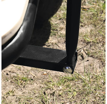 Vue détaillée d'un cadre en métal noir avec visserie pour meubles de jardin.