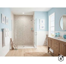 Salle de bains moderne de style maritime avec douche à l'italienne, carrelage en mosaïque, meuble sous vasque en bois et murs clairs. (Image AI modified or generated)