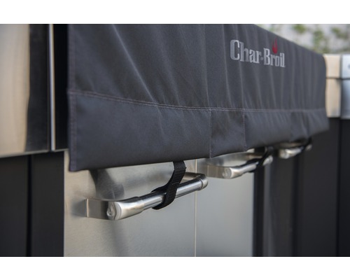 Char-Broil Logo auf einer Grillabdeckung über Edelstahlgriffen
