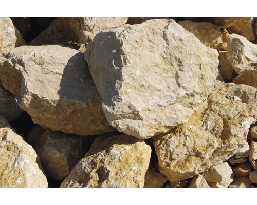 Gros plan de pierres calcaires pour le jardinage