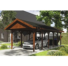 Abri de voiture en bois avec voiture devant la maison