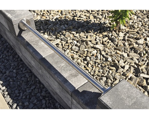 Aménagement de jardin avec mur et main courante en acier inoxydable