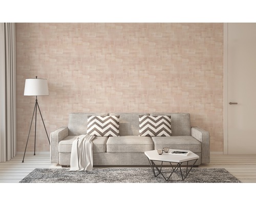 Modernes Wohnzimmer mit Sofa, Kissen, Lampe und Teppich