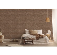 Schlafzimmer mit Bett und Ziegelwandtapete