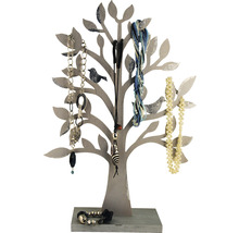 Schmuckbaum mit Halsketten und Armbändern