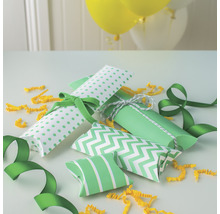 Emballages cadeaux décoratifs pour fêtes avec rubans et ballons