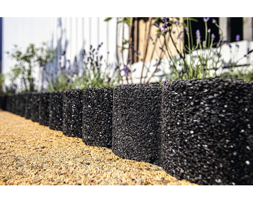 Jardin avec bordure de gazon en caoutchouc recyclé