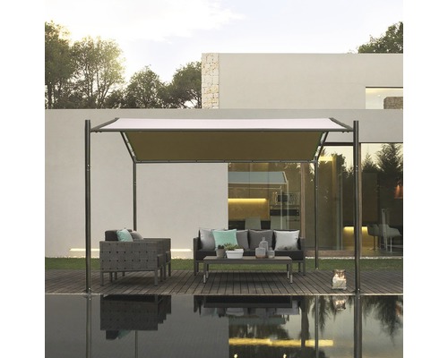 Scène de jardin avec pavillon, canapé, fauteuil et table au bord de la piscine