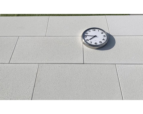 Betonplatten mit Uhr