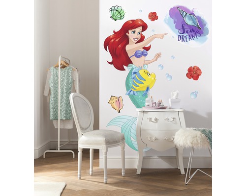 Chambre avec sticker mural Ariel, commode et chaise
