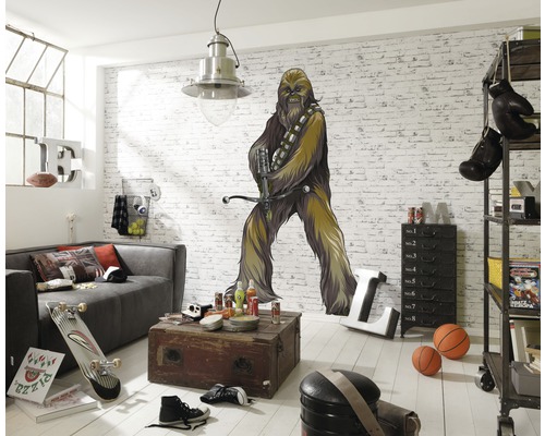 Chambre de jeunes avec sticker mural Star Wars et décoration industrielle.