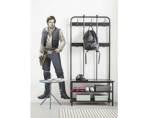 Couloir avec porte-manteau, banc, sticker mural, table d''appoint et tapis