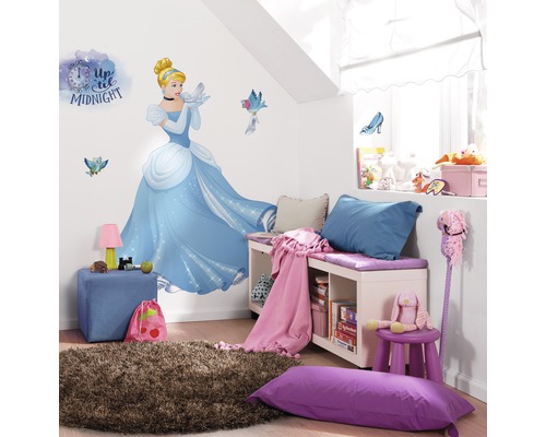 Chambre d''enfant avec sticker mural Cendrillon et divers meubles