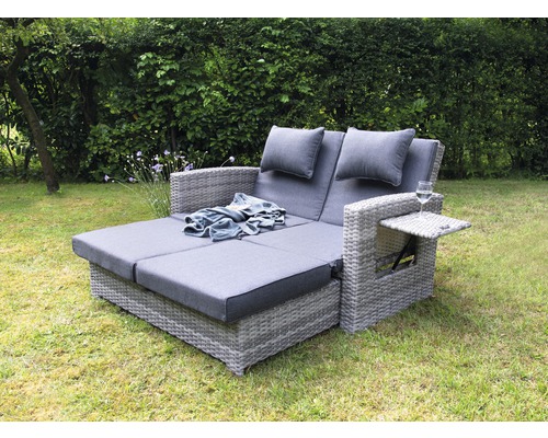 Bain de soleil double en polyrotin avec table d''appoint réglable dans le jardin