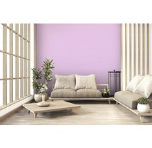 Salon avec meubles de style japonais et mur violet