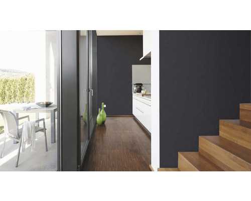 Intérieur avec vue sur la terrasse, la cuisine et l'escalier