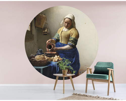 Wanddekoration mit dem Gemälde ''Das Milchmädchen'' von Jan Vermeer im runden Format
