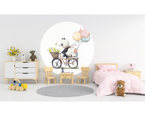 Chambre d''enfant avec un sticker mural d''un panda sur un vélo