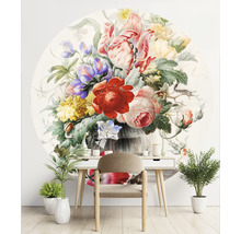 Papier peint à motif floral au-dessus d''un bureau et d''une chaise