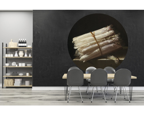 Wohnraum mit Regal, Esstisch und Wandbild von Spargel