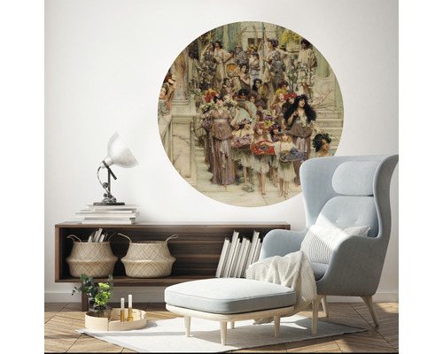 Salon avec sticker mural, fauteuil et étagère en bois
