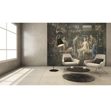 Wohnzimmer mit Wandbild, Sesseln, Stehlampe und Teppich