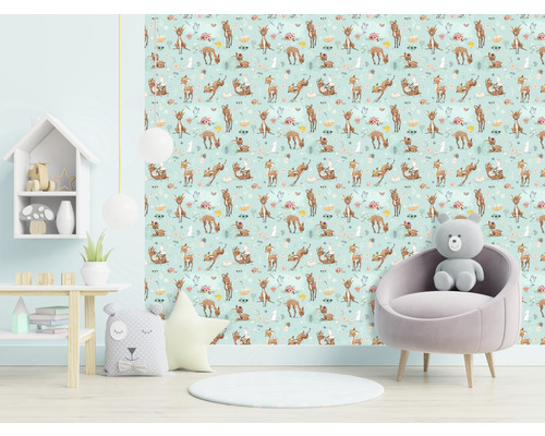 Kindgerechtes Zimmer mit Tapete mit Tiermotiven