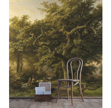 Wandbild mit Waldmotiv, Stuhl und Bilderrahmen