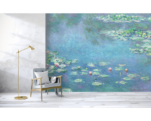 Aménagement de pièce avec papier peint photo nénuphars, fauteuil et lampadaire