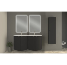 Badezimmer mit Waschtischunterschrank, Waschbecken, beleuchteten Spiegeln und Hochschrank