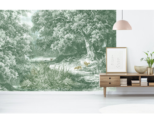 Salon avec papier peint photo représentant une forêt avec des cerfs