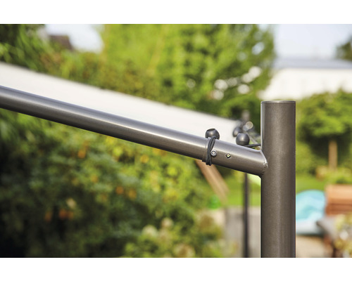 Detailansicht einer Metallkonstruktion für den Außenbereich.