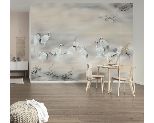 Vue d''une pièce avec un papier peint photo représentant un motif de grue