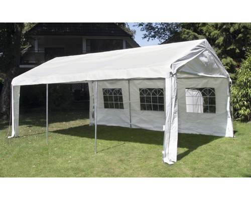 Weißes Partyzelt mit Fenstern auf Rasen