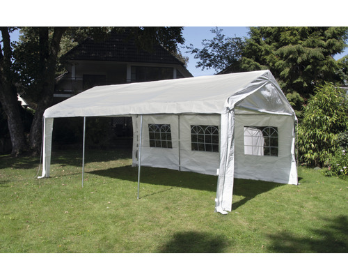 Festzelt mit Fenstern auf einer Rasenfläche