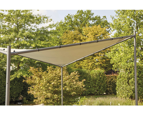 Sonnensegel mit Stahlrahmen im Garten
