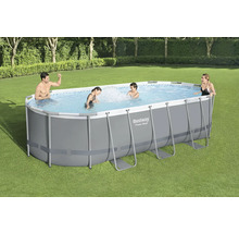 Aufblasbarer Bestway Power Steel Rahmenpool mit spielenden Personen im Garten