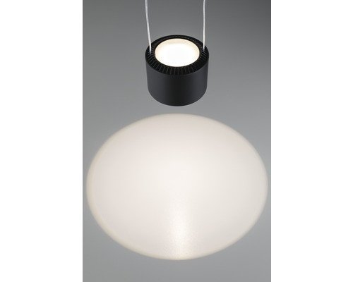 Schwarze Hängelampe mit Lichtkegel