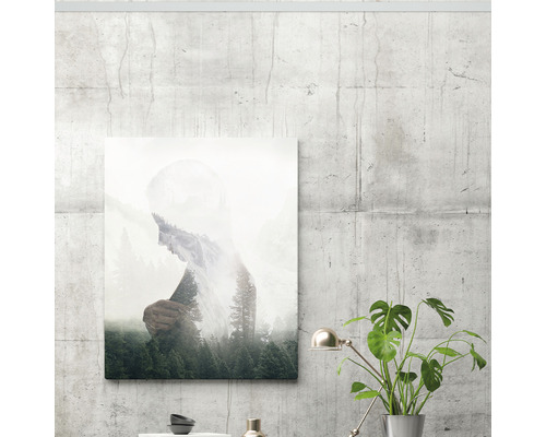 Dekoratives Wandbild mit Naturmotiv im Innenraum.