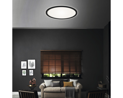 Wohnzimmer mit Deckenleuchte